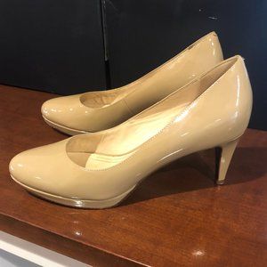 Cole Haan Womens Nikeair Nude/Beige Patent Leather Platform Pump Heels - Size 10